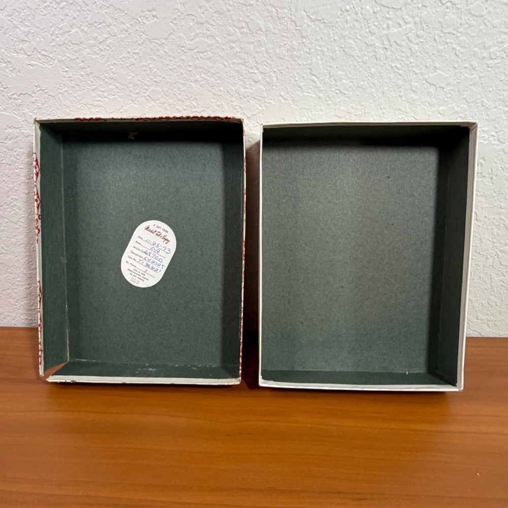 Vintage 1973 Marshall Field & Company Holiday Gift Box Red Snowflake Winter Scen - Picture 6 of 9